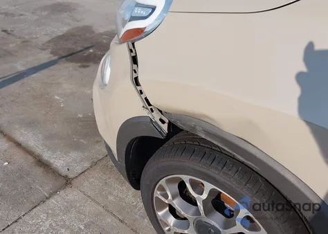 2014 Fiat 500L Trekking z USA, uszkodzony, nr VIN ZFBCFADH9EZ019203